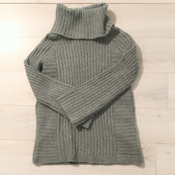 VERA WANG Bell Sleeve Sweater - Picture 2 of 6